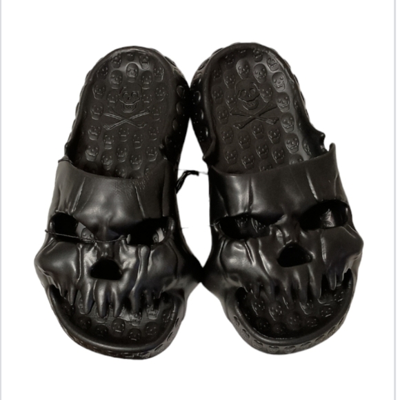 Hello Slippers Other - HelloSlippers NWT Black Skull Slides Unisex SZ36-37 (M/Youth4-5 W6-7.5)